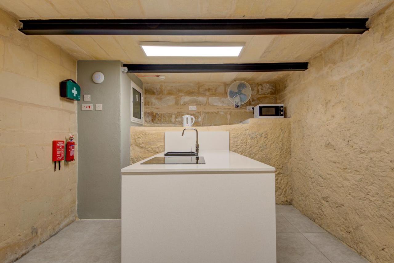 Private Rooms With Bathroom In Valeta Exterior foto