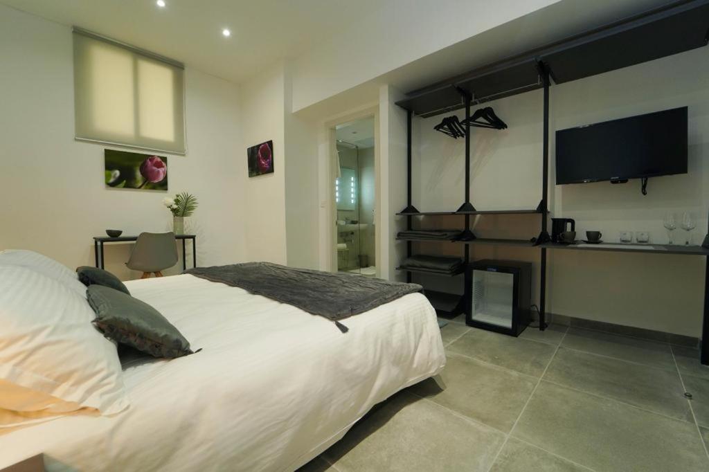 Private Rooms With Bathroom In Valeta Exterior foto
