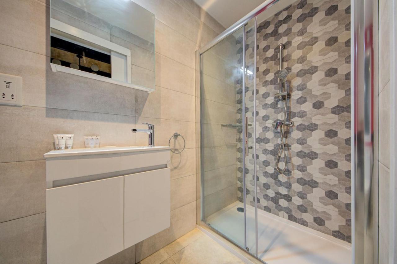 Private Rooms With Bathroom In Valeta Exterior foto