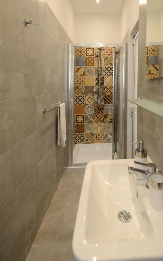 Private Rooms With Bathroom In Valeta Exterior foto