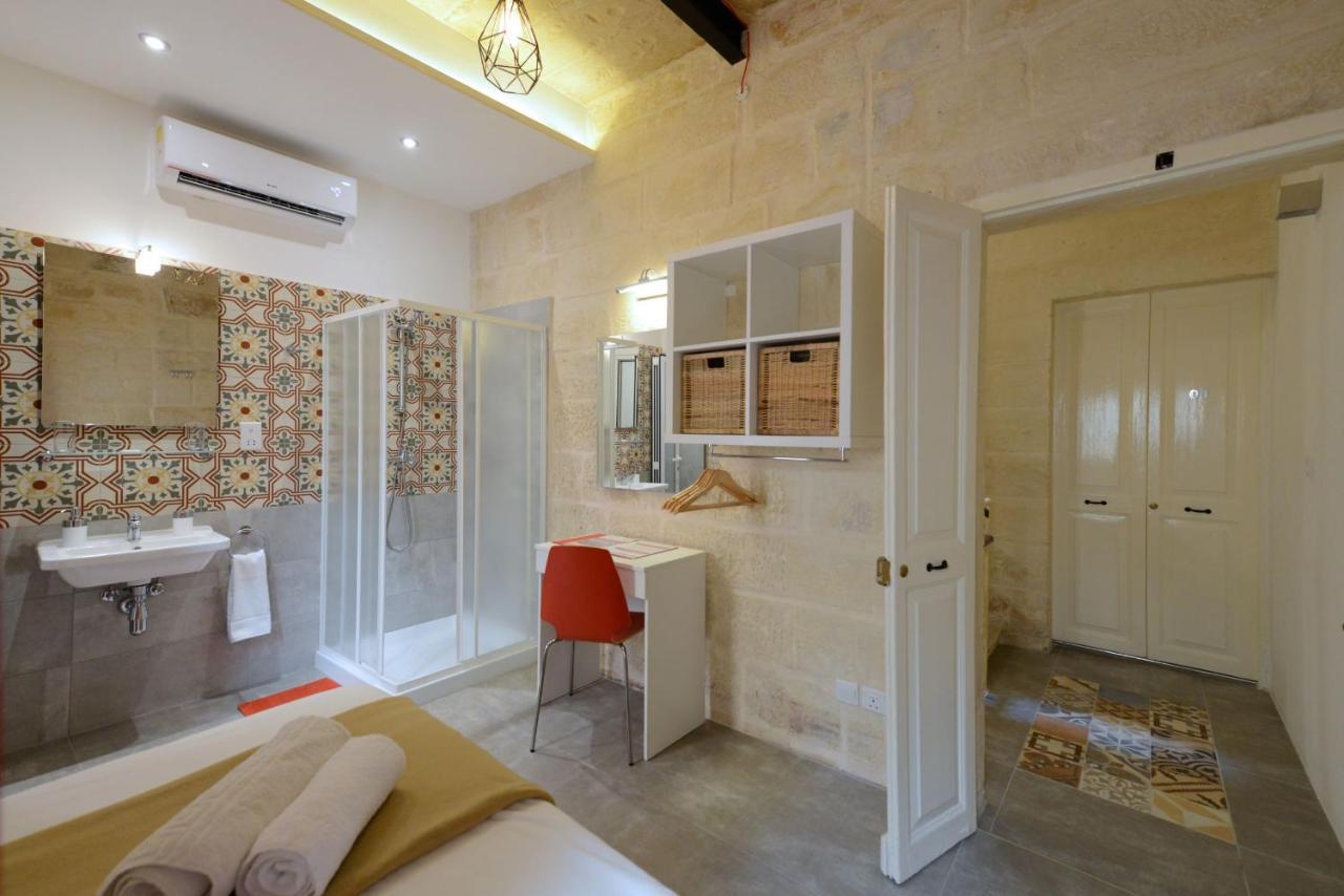 Private Rooms With Bathroom In Valeta Exterior foto