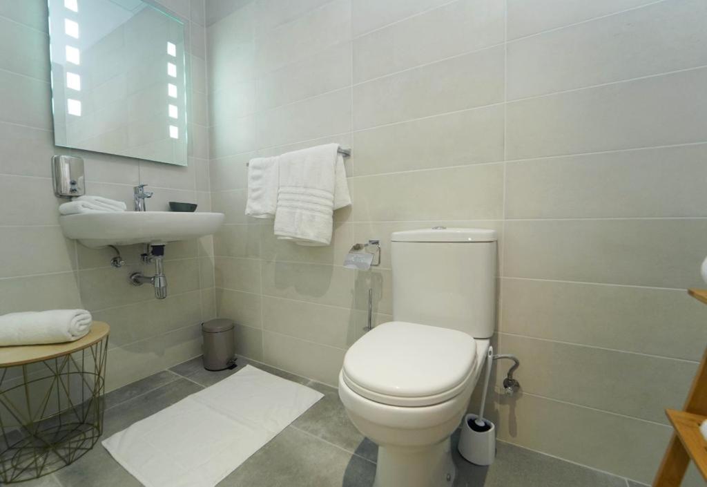 Private Rooms With Bathroom In Valeta Exterior foto