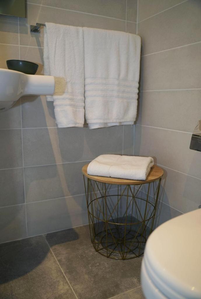 Private Rooms With Bathroom In Valeta Exterior foto