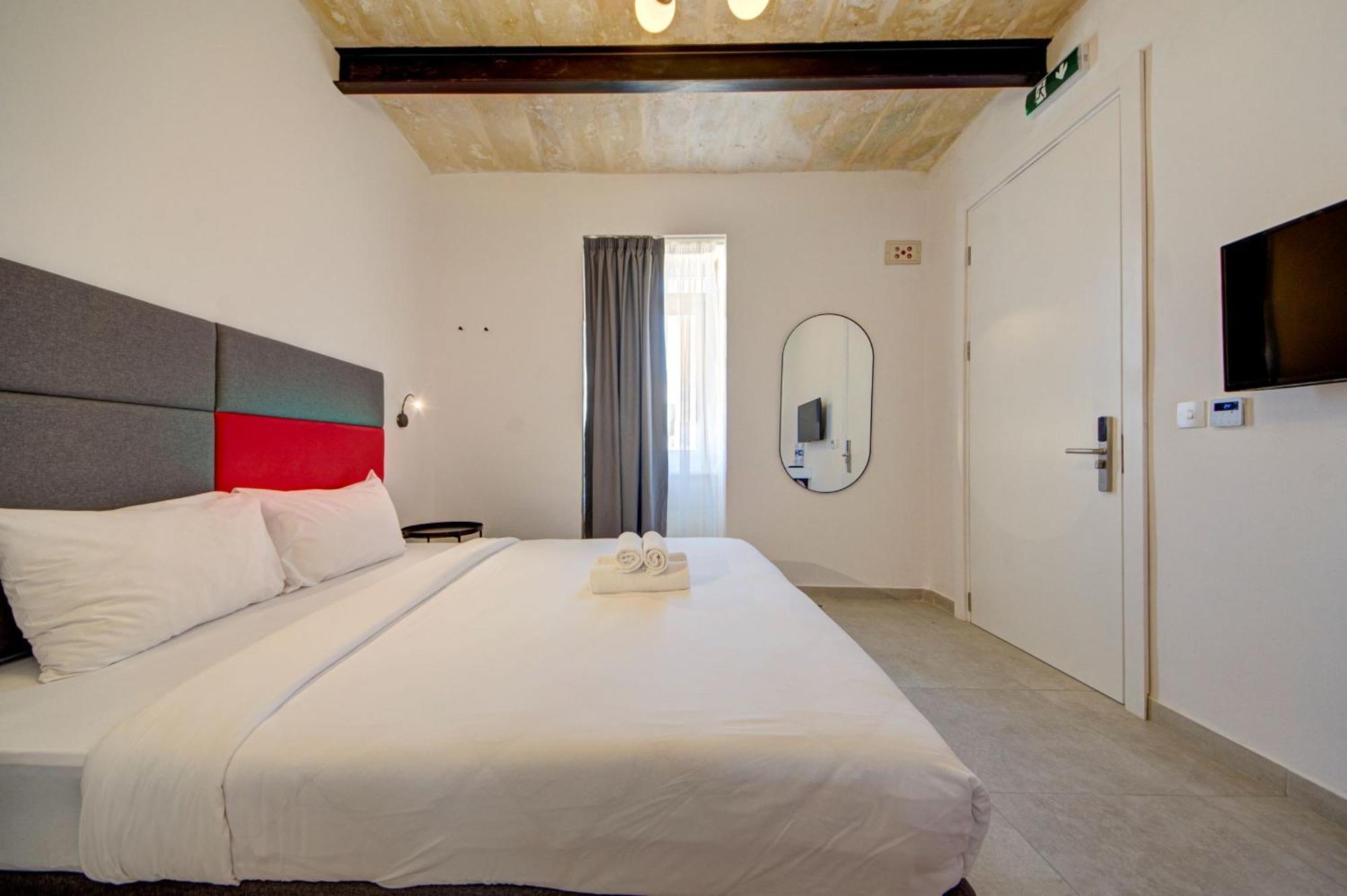 Private Rooms With Bathroom In Valeta Exterior foto