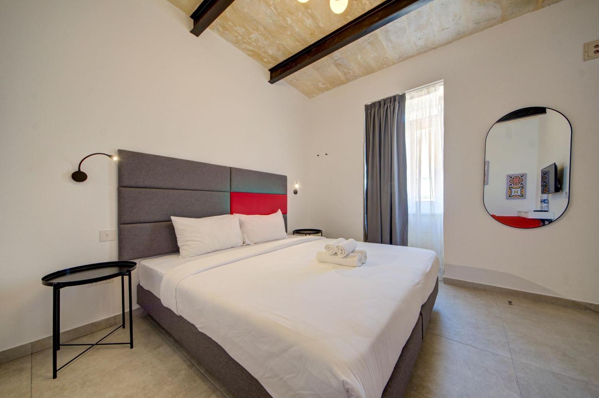 Private Rooms With Bathroom In Valeta Exterior foto