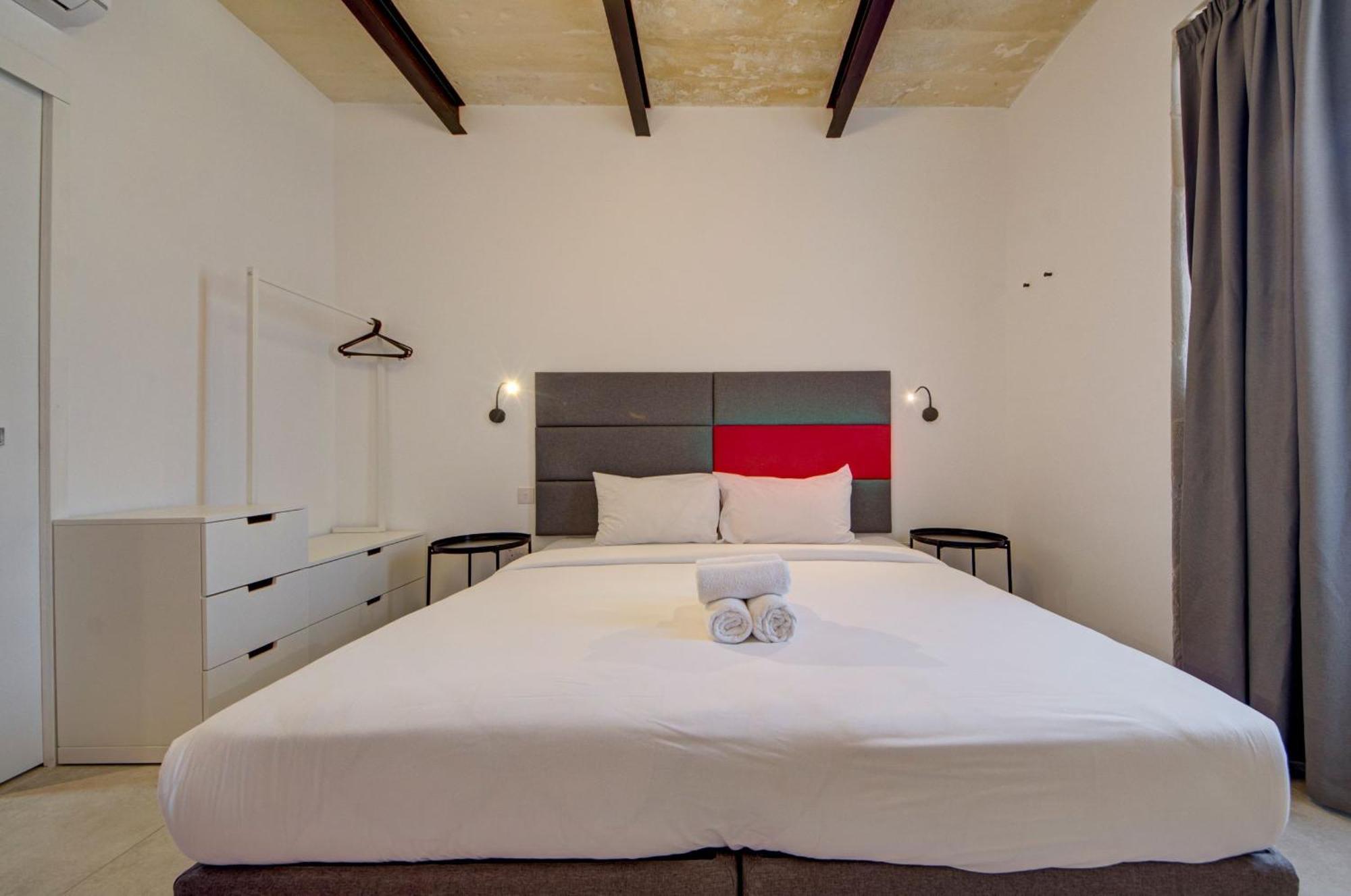 Private Rooms With Bathroom In Valeta Exterior foto