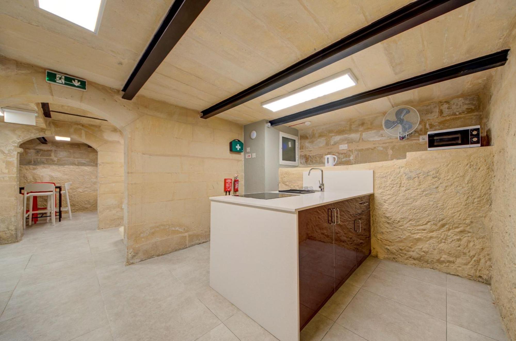 Private Rooms With Bathroom In Valeta Exterior foto