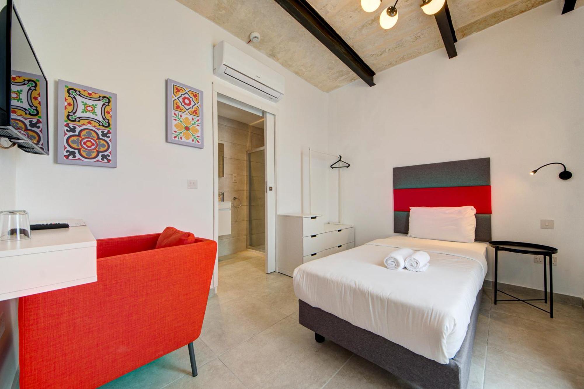 Private Rooms With Bathroom In Valeta Exterior foto