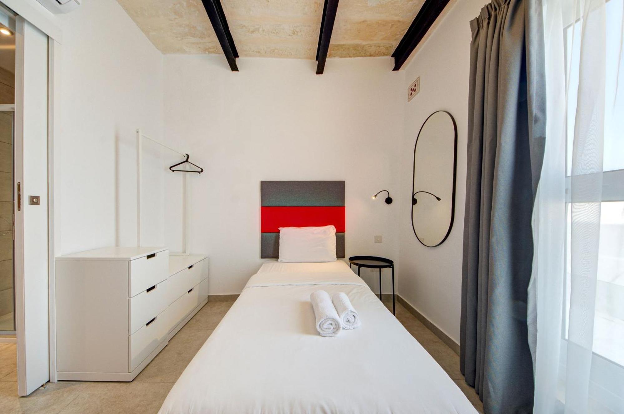 Private Rooms With Bathroom In Valeta Exterior foto